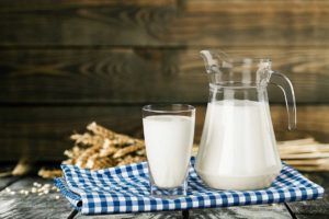 Основным сырьем для производства масла считается коровье молоко