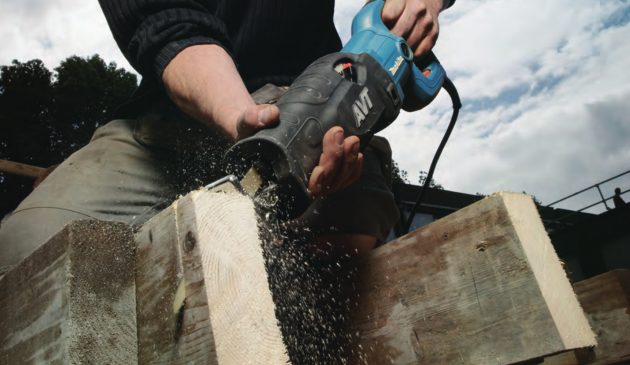 Сабельная пила Makita JR 3070CT